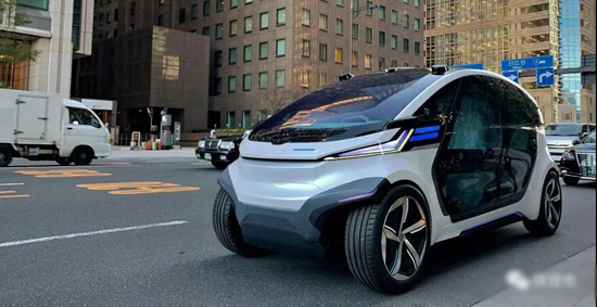 新型无人驾驶电动汽车将由太阳能板和锂离子电池供电