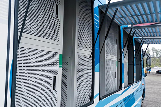 研发“新能源空气净化除霾专用车” 银隆助力打赢蓝天保卫战 研发“新能源空气净化除霾专用车” 银隆助力打赢蓝天保卫战