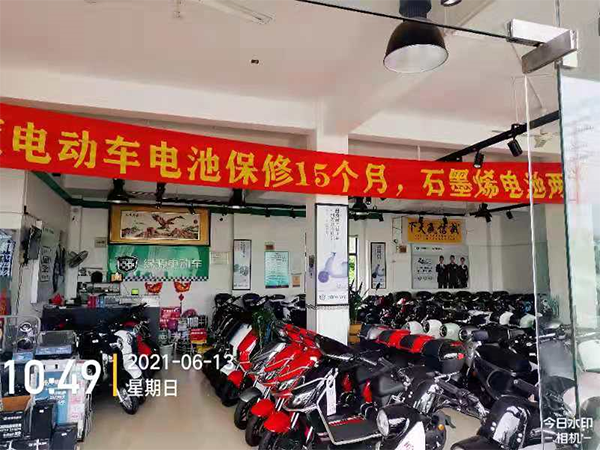 厂配电池质保期延长3个月 超威再展技术硬实力 厂配电池质保期延长3个月 超威再展技术硬实力