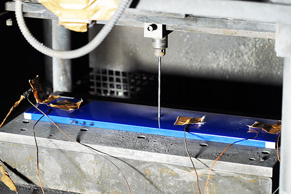 针刺点温度低于35℃!见证蜂巢能源短刀电池安全实验 针刺点温度低于35℃!见证蜂巢能源短刀电池安全实验