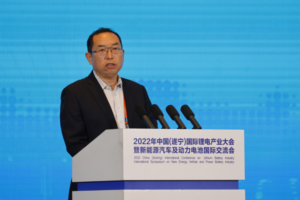 中国化学与物理电源行业协会秘书长刘彦龙致辞