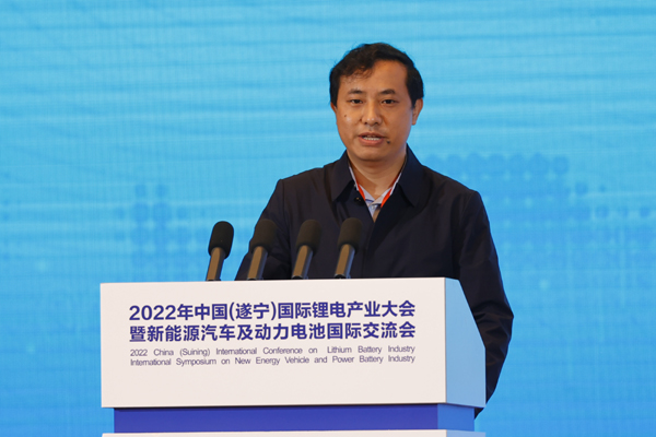 中国化学与物理电源行业协会动力电池应用分会研究中心总经理周波发布《全球锂电产业供需白皮书》