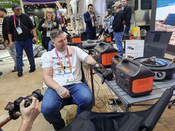 深度直击CES 2023:从华宝新能新品看便携储能行业新风向 深度直击CES 2023:从华宝新能新品看便携储能行业新风向