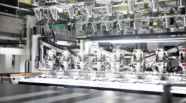 蜂巢能源盐城基地正式导入自研第三代超高速“飞叠”叠片技术