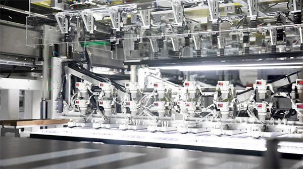 蜂巢能源短刀飞叠电芯盐城基地量产下线 将搭载吉利长城多款车型 蜂巢能源短刀飞叠电芯盐城基地量产下线 将搭载吉利长城多款车型