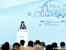 中国电池工业协会副秘书长、氢能与燃料电池分会执行秘书长/电池中国网CEO张雨主持开幕式