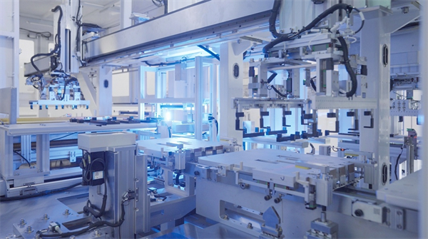 蜂巢能源首发飞叠短刀325Ah储能电芯成都基地下线