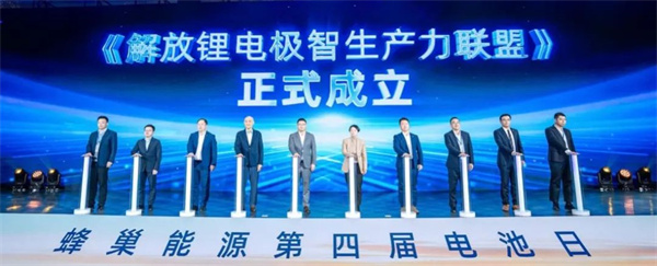 短刀全系升级快充 蜂巢能源第四届电池日推出2.2C-5C快充产品 短刀全系升级快充 蜂巢能源第四届电池日推出2.2C-5C快充产品