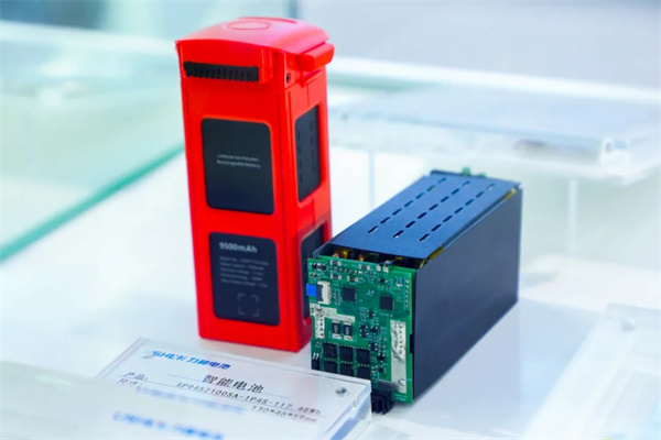 力神无人机电池亮相国际无人机展 能量密度达340Wh/kg 力神无人机电池亮相国际无人机展 能量密度达340Wh/kg