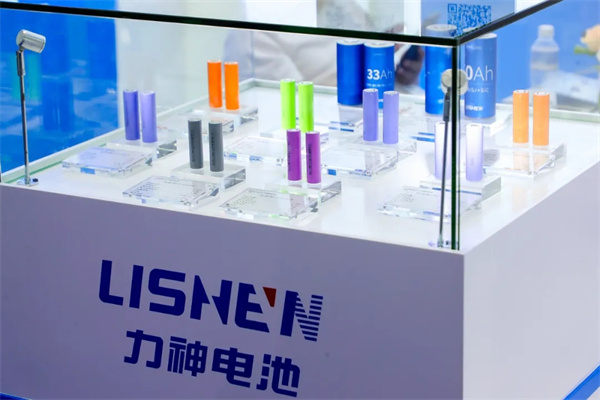 力神无人机电池亮相国际无人机展 能量密度达340Wh/kg 力神无人机电池亮相国际无人机展 能量密度达340Wh/kg