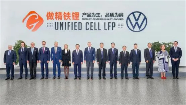 斯洛伐克总理菲佐到访国轩高科 斯洛伐克总理菲佐到访国轩高科