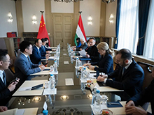 昆仑新材匈牙利项目正式官宣