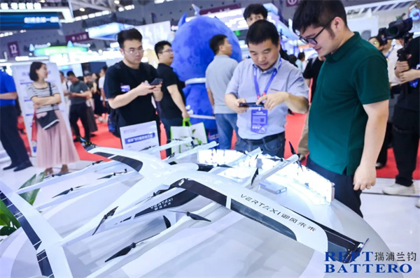 破局 eVTOL 电池难题 瑞浦兰钧推出问顶 ®50Ah三元电池 破局 eVTOL 电池难题 瑞浦兰钧推出问顶 ®50Ah三元电池