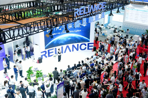 「极耳无界 能量登峰」发布会圆满落幕：睿恩21700-6Ah电池全球首发，携手蔡司共绘质量新篇章