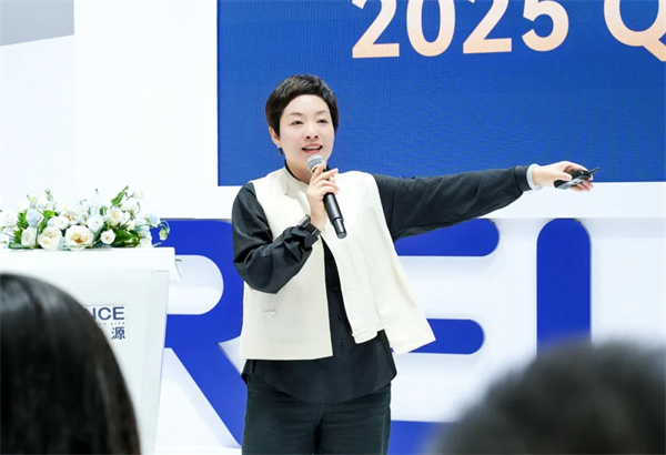 「极耳无界 能量登峰」发布会圆满落幕：睿恩21700-6Ah电池全球首发，携手蔡司共绘质量新篇章