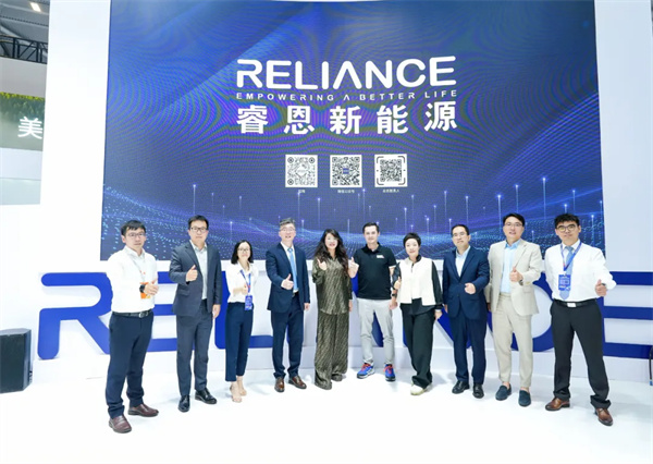 「极耳无界 能量登峰」发布会圆满落幕：睿恩21700-6Ah电池全球首发，携手蔡司共绘质量新篇章