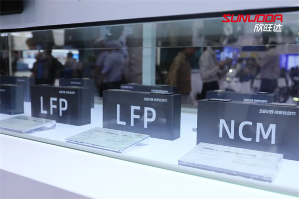 欣旺达动力闪充电池4.0产品矩阵闪耀CIBF2025 全球首创1400A大电流超充电池亮相 欣旺达动力闪充电池4.0产品矩阵闪耀CIBF2025 全球首创1400A大电流超充电池亮相