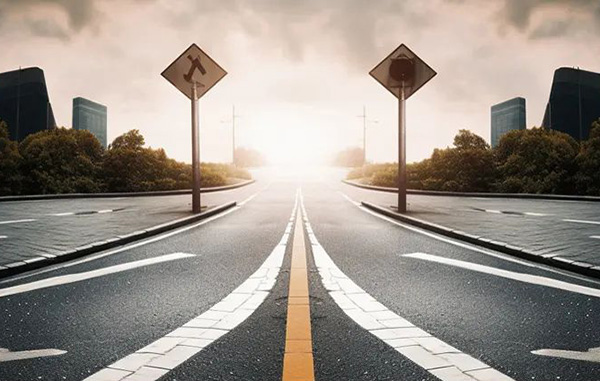 587Ah VS 684Ah：两巨头“押注”下的新一代储能技术路线之争