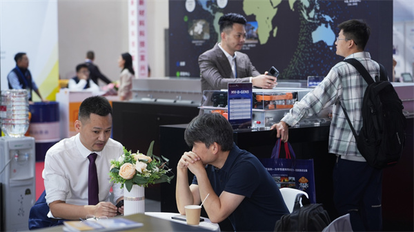亮剑BICES 2025——微宏快充助力工程机械装备绿色升级