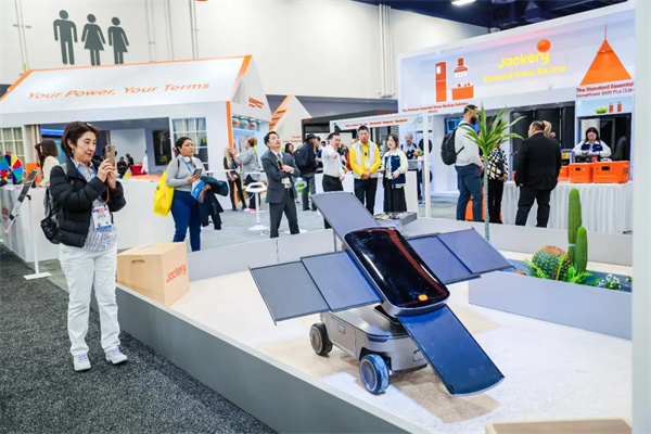 CES 2026：华宝新能发布“光储+机器人”家庭全域自主能源网络战略