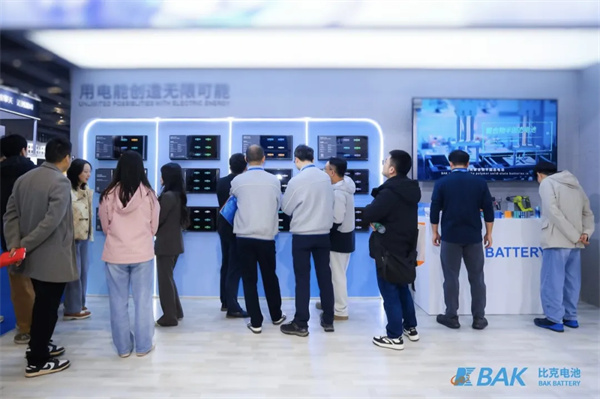 首次应用固态电解质包覆技术！比克电池全极耳2170-50D2亮相2026五金展