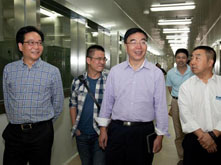 浙江日报报业集团副总编徐峻一行调研超威