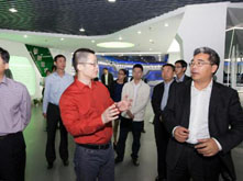 浙江省金融办副主任包纯田一行调研超威