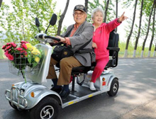 老年代步车：在危险中“裸奔”