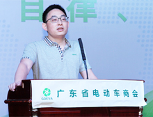 商会秘书长蓝世有汇报商会工作情况